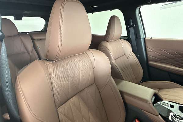 2025 Mitsubishi Outlander Exceed Tourer ZM