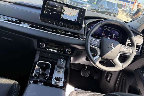 2025 Mitsubishi Outlander ES ZM