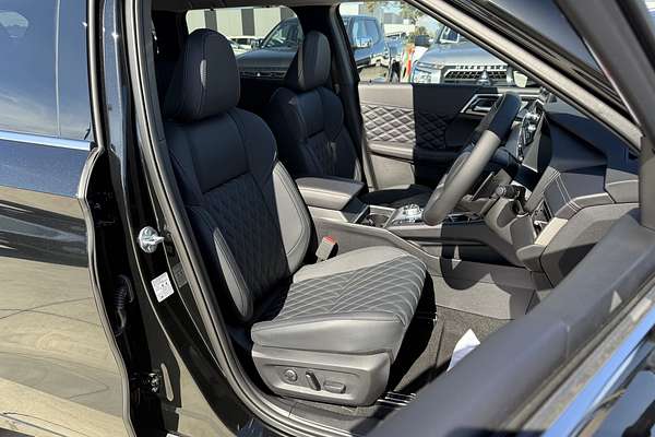 2025 Mitsubishi Outlander PHEV Exceed ZM