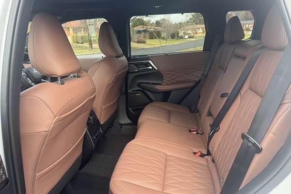 2025 Mitsubishi Outlander Exceed Tourer ZM