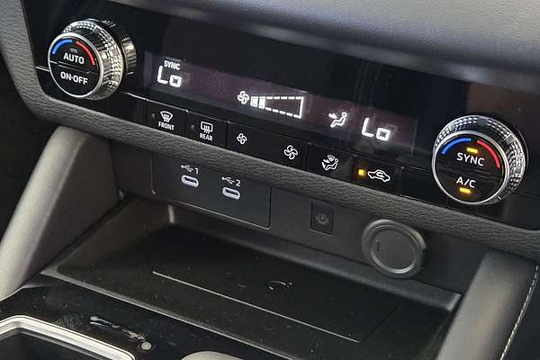 2025 Mitsubishi Outlander LS ZM