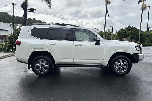 2022 Toyota Landcruiser Sahara FJA300R