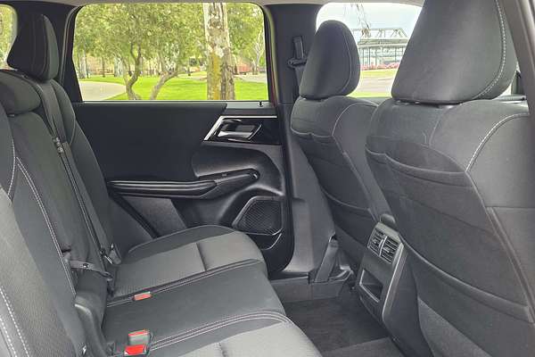 2024 Mitsubishi Outlander LS ZM