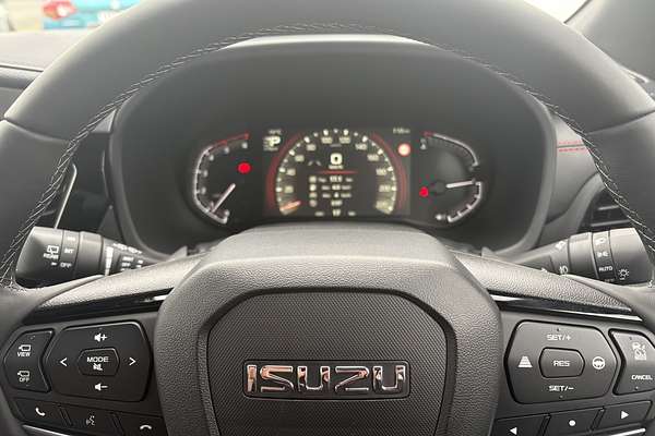 2025 Isuzu MU-X X-TERRAIN