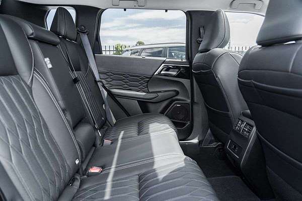 2025 Mitsubishi Outlander Exceed ZM AWD