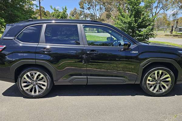 2025 Subaru Forester Hybrid Touring S6