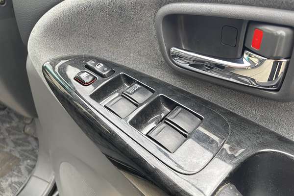 2005 Toyota Estima Aeras