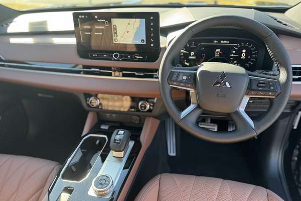 2025 Mitsubishi Outlander Exceed Tourer ZM