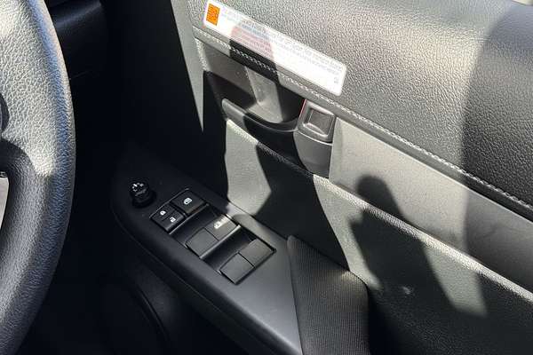 2025 Toyota Hilux SR GUN126R 4X4