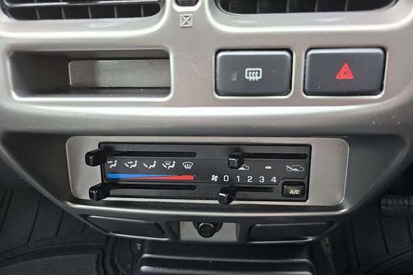 2013 Nissan Navara ST-R (4x4) D22 SERIES 5 4X4