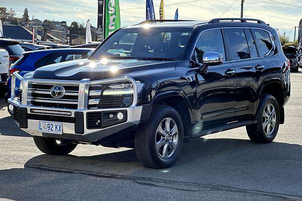 2023 Toyota Landcruiser Sahara FJA300R