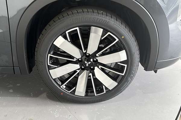 2025 Mitsubishi Outlander Exceed Tourer ZM