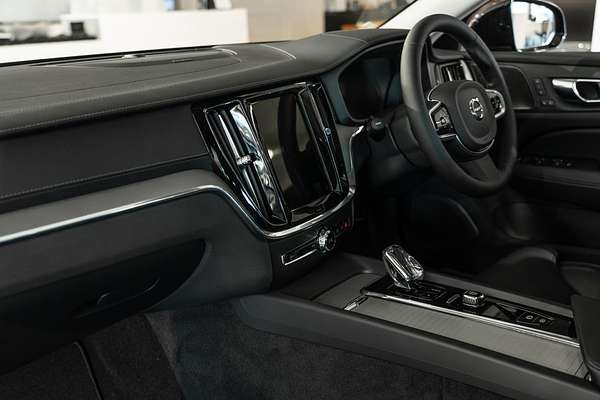 2024 Volvo V60 Cross Country Ultra B5 Bright