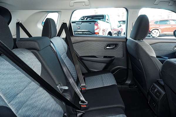 2025 Nissan X-TRAIL ST T33