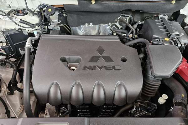 2014 Mitsubishi Outlander ES ZJ
