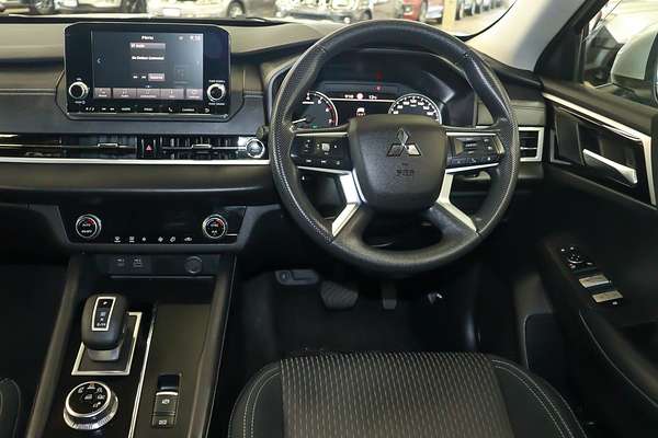 2024 Mitsubishi Outlander ES ZM