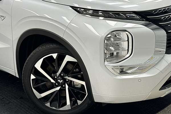 2022 Mitsubishi Outlander PHEV Exceed Tourer ZM