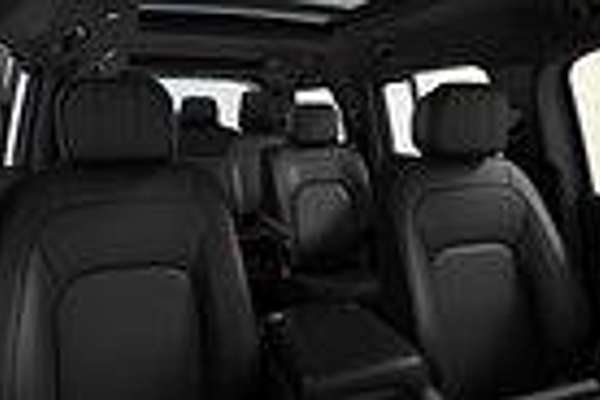 2025 Land Rover Defender 130 P500 V8 L663