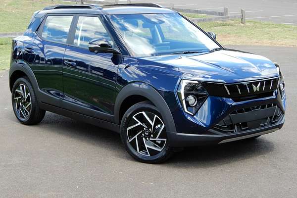 2025 Mahindra XUV 3XO AX7L