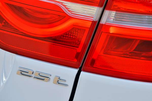 2015 Jaguar XE 25t R-Sport X760