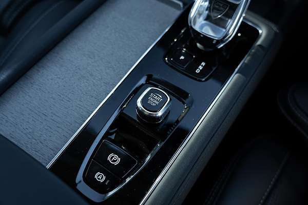 2025 Volvo XC90 Ultra B5 Bright