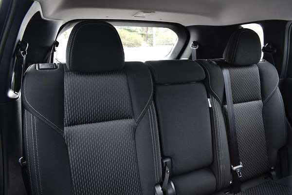 2024 Mitsubishi Outlander ES ZM