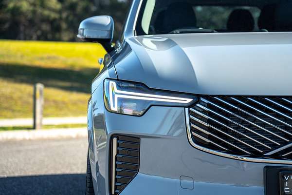 2025 Volvo XC90 Ultra B5 Bright