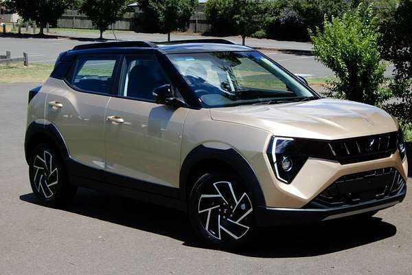 2025 Mahindra XUV 3XO AX7L