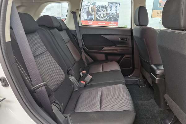 2014 Mitsubishi Outlander ES ZJ