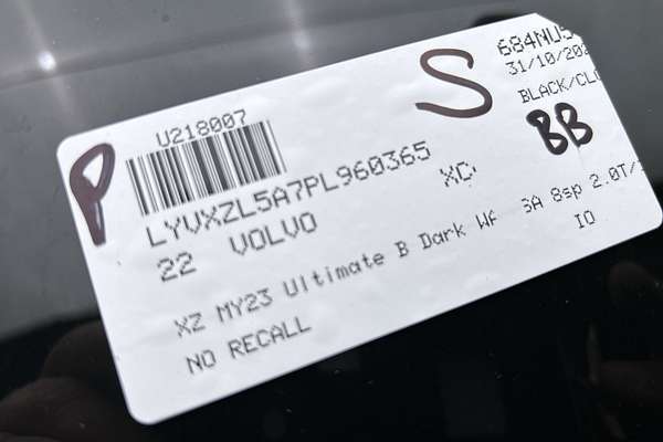 2022 Volvo XC40 Ultimate B5 Dark