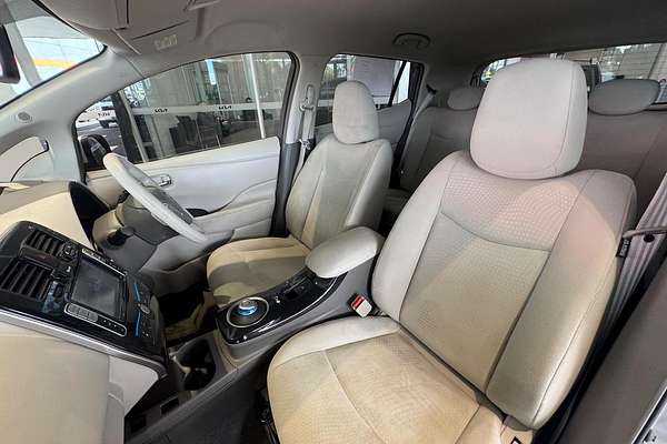 2015 Nissan LEAF AZE0