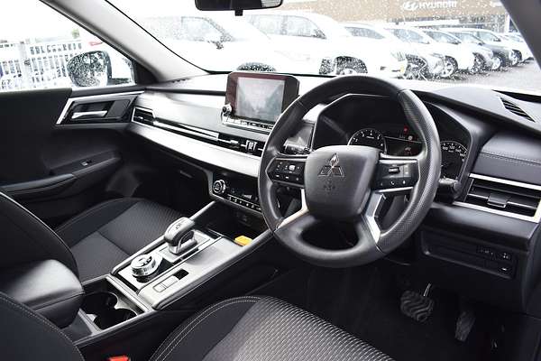 2024 Mitsubishi Outlander ES ZM