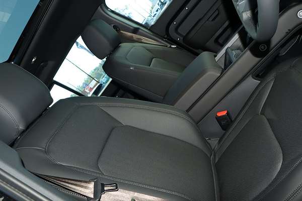 2025 Land Rover Defender 110 P400 S L663