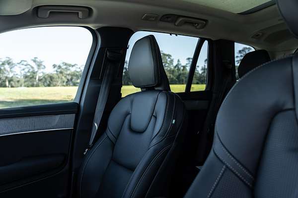 2025 Volvo XC90 Ultra B5 Bright