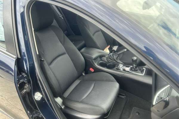 2015 Mazda 3 i Sport