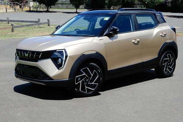 2025 Mahindra XUV 3XO AX7L
