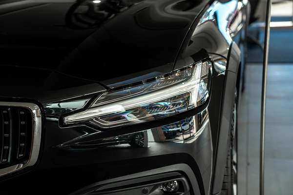 2024 Volvo V60 Cross Country Ultra B5 Bright