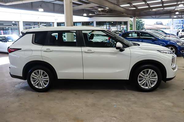 2024 Mitsubishi Outlander ES ZM