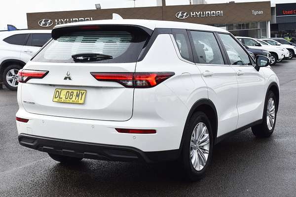 2024 Mitsubishi Outlander ES ZM