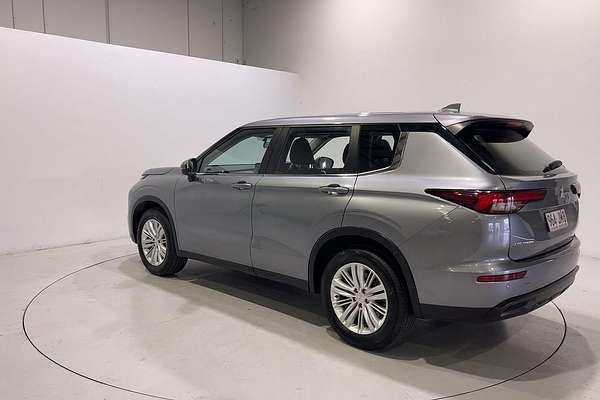 2023 Mitsubishi Outlander ES ZM
