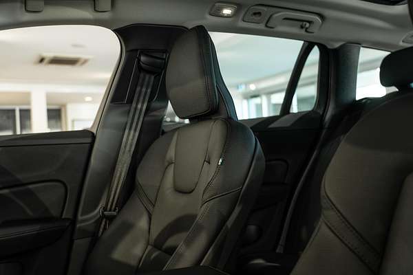 2024 Volvo V60 Cross Country Ultra B5 Bright
