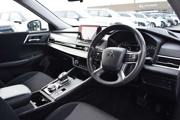2024 Mitsubishi Outlander ES ZM