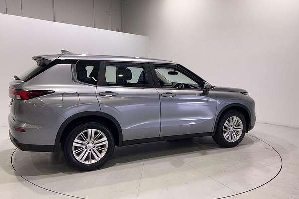 2023 Mitsubishi Outlander ES ZM