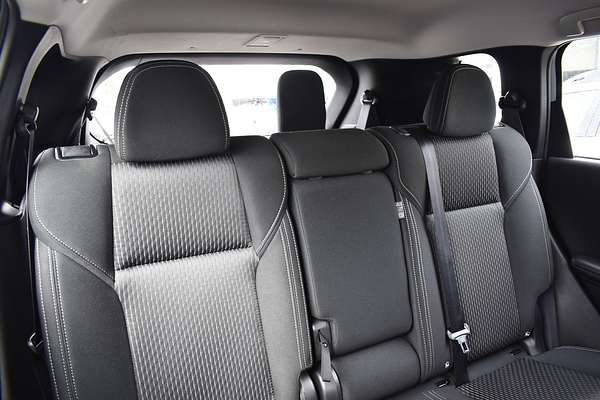2024 Mitsubishi Outlander ES ZM
