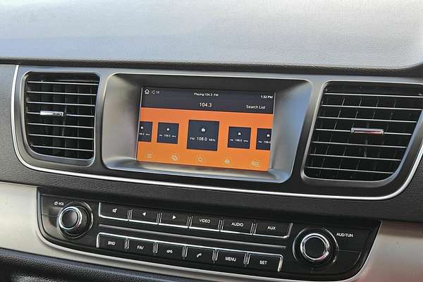 2021 LDV G10 Lift Door SV7C MY21