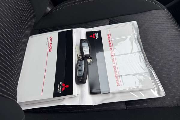 2025 Mitsubishi Outlander ES 5 SEAT (AWD) ZM MY24