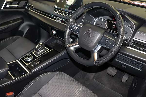 2024 Mitsubishi Outlander LS ZM