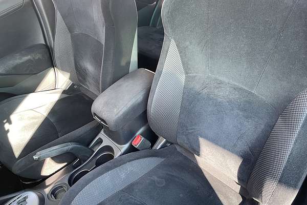 2011 Mitsubishi Outlander LS ZH