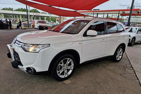 2014 Mitsubishi Outlander ES ZJ