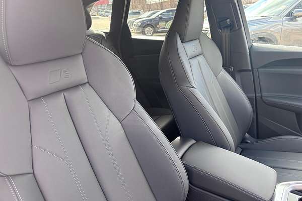 2025 Audi Q5 40 TDI Sport FY
